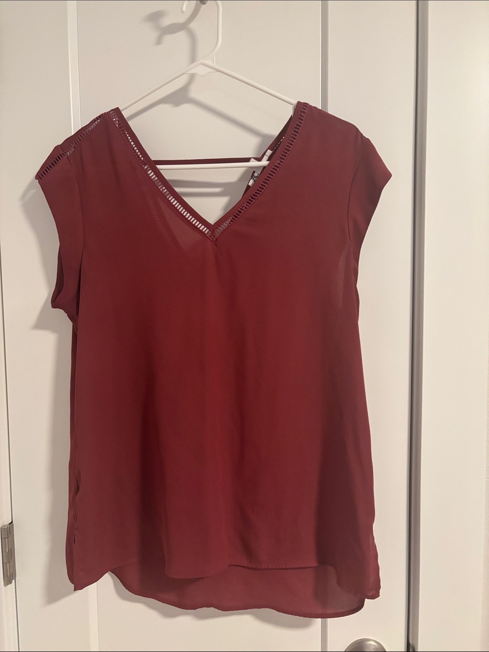 DR2 Cap Sleeve V-Neck Blouse in Deep Red/Mauve